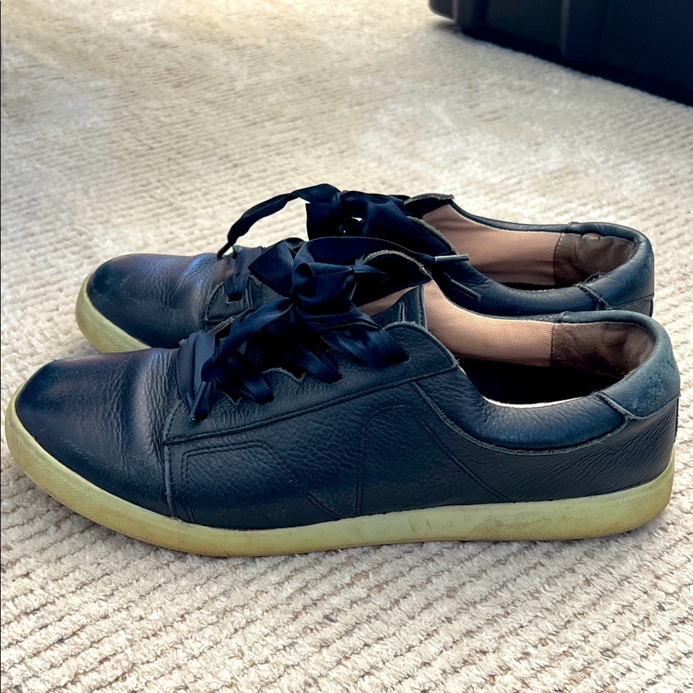 Vionic Chantelle Navy Leather Sneaker